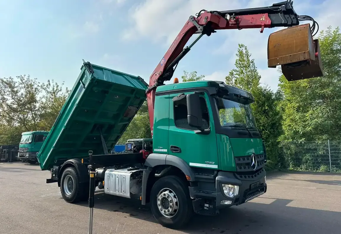 MAN TGS 8x4 mit Ladekran